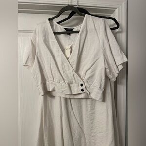 Banana Republic White linen crop v neck with buttons and matching midi skirt.